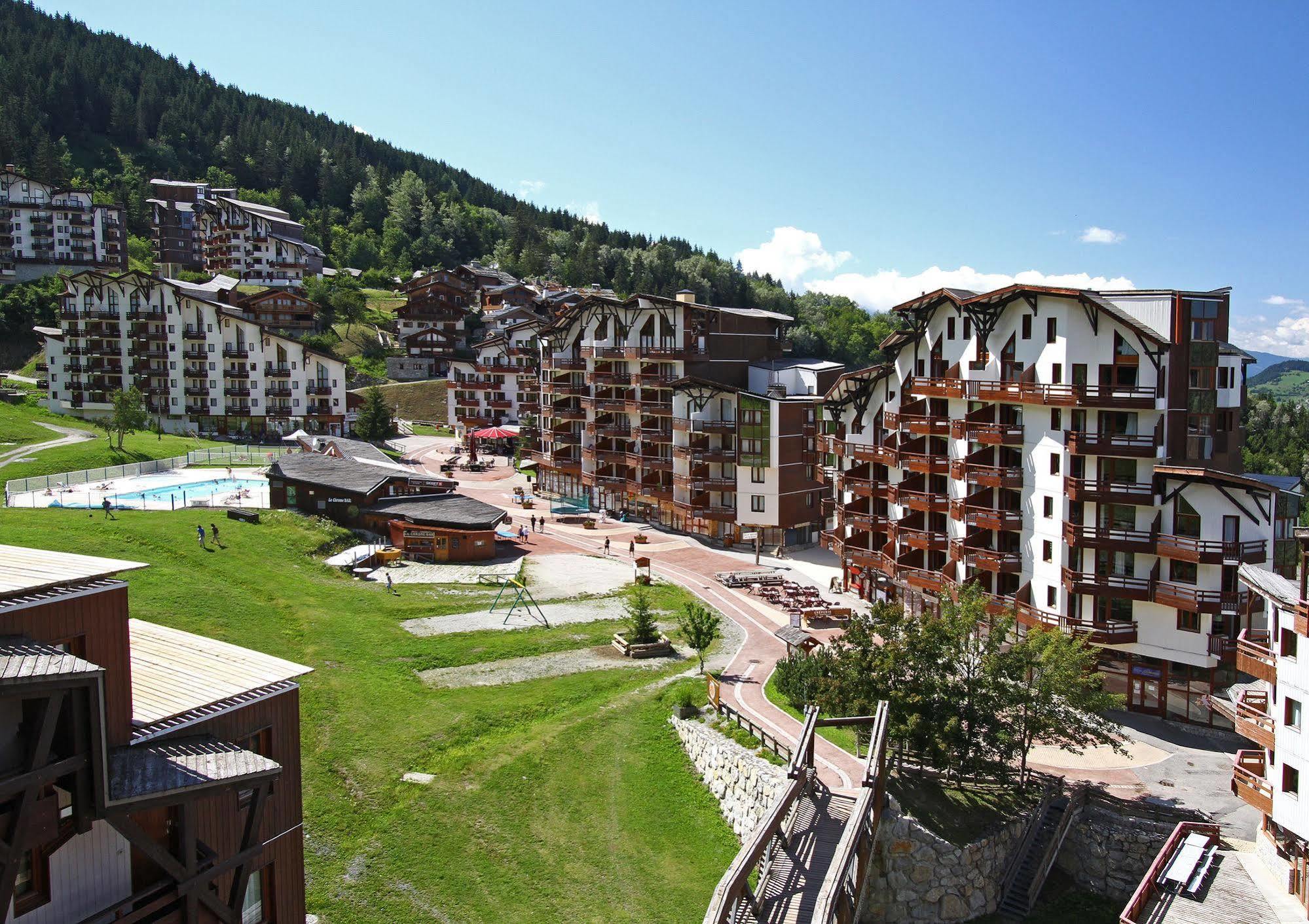 Pierre & Vacances Residence Le Christiana La Tania Bagian luar foto